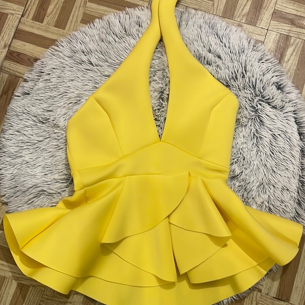 Beautiful yellow top size M, New